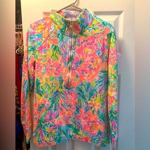 Lilly Pulitzer Popover. Barely worn condition, beautiful colors.